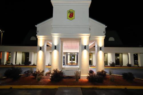 Florence Hotel | Convenient Stay at Super 8 by Wyndham Florence I-95