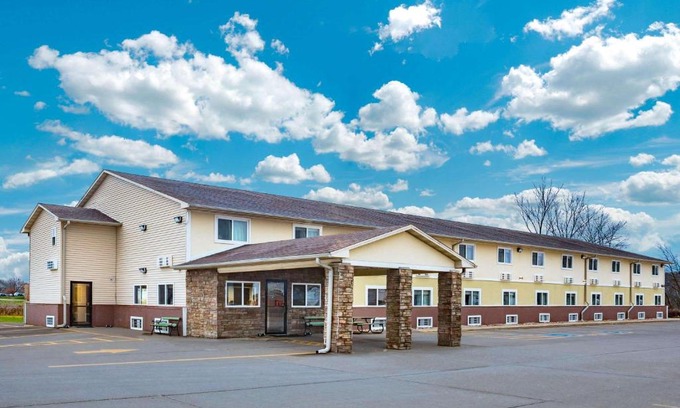 Fort Madison Hotel | Convenient Stay at Super 8 by Wyndham Fort Madison