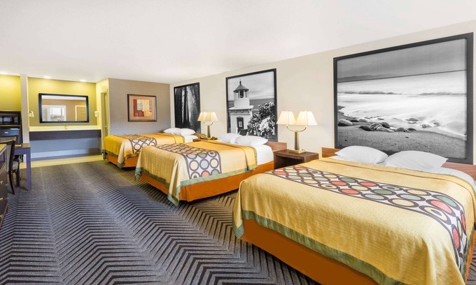 Fortuna Hotel | Comfortable Stay at Super 8 by Wyndham Fortuna with Spa & Breakfast