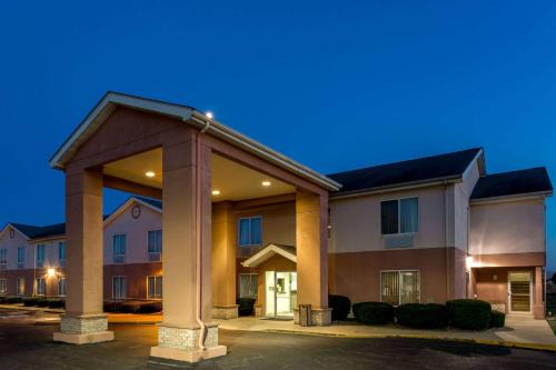 Frankfort Hotel | Comfortable Stay at Super 8 by Wyndham Frankfort IN