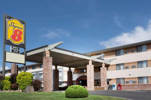 Grand Junction Hotel | Budget-Friendly Stay at Super 8 by Wyndham Grand Junction