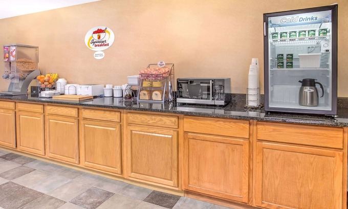 Galva Hotel | Comfortable Stay at Super 8 by Wyndham Galva with Breakfast