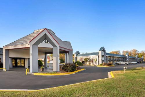 Garysburg Hotel | Budget-Friendly Super 8 by Wyndham in Garysburg/Roanoke Rapids