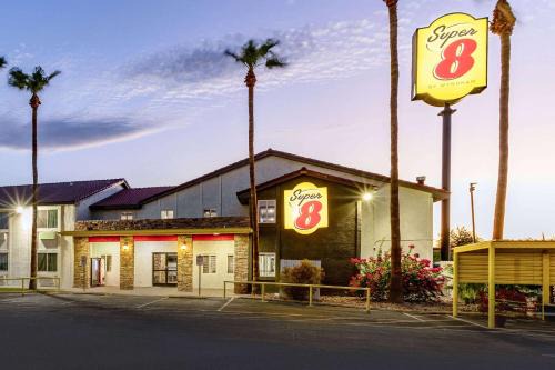 Goodyear Hotel | Comfortable Super 8 by Wyndham in Goodyear/Phoenix Area