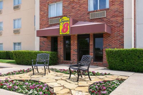 Grapevine Hotel | Pet-Friendly Super 8 by Wyndham Near DFW Airport