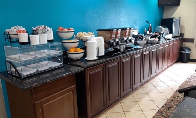 Great Bend Hotel | Family-Friendly Super 8 by Wyndham Great Bend with Pool