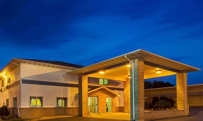 Heath Hotel | Budget-Friendly Stay at Super 8 by Wyndham Heath/Newark