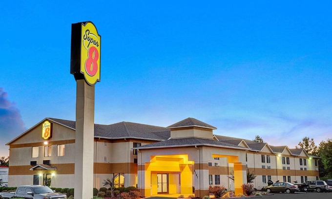 Hernando Hotel | Budget-Friendly Stay at Super 8 by Wyndham Hernando