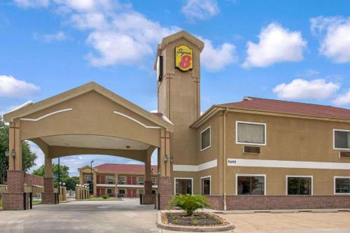 Brookhollow Hotel | Convenient Stay at Super 8 by Wyndham Houston/Brookhollow