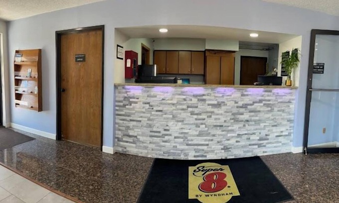 Imlay City Hotel | Comfortable Stay at Super 8 by Wyndham Imlay City