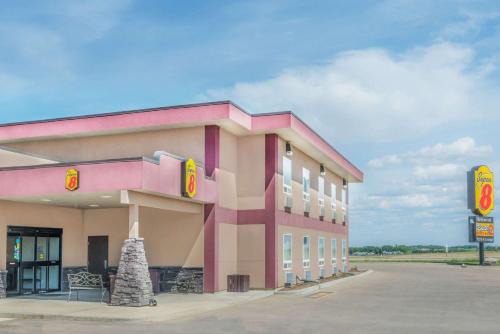 Innisfail Hotel | Pet-Friendly Getaway at Super 8 by Wyndham Innisfail