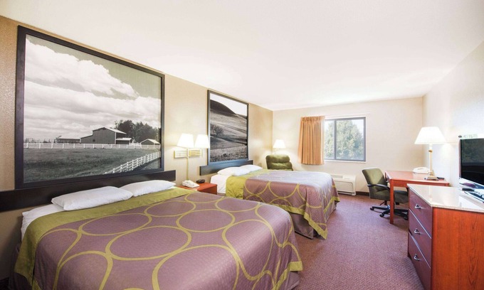 Iola Hotel | Convenient Stay at Super 8 by Wyndham Iola, KS