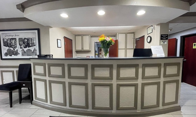 Ithaca Hotel | Budget-Friendly Super 8 by Wyndham Ithaca with Breakfast