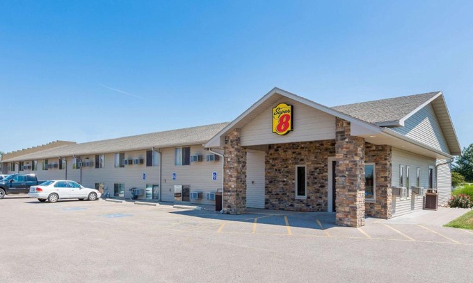 Kearney Hotel | Budget-Friendly Stay at Super 8 by Wyndham Kearney