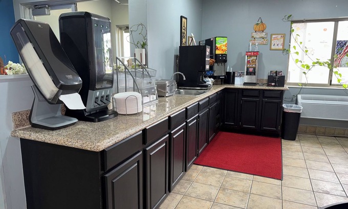 Kokomo Hotel | Eco-Friendly Comfort at Super 8 by Wyndham Kokomo