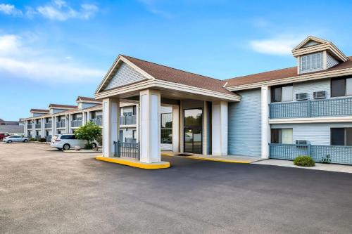 La Crosse Hotel | Comfortable Stay at Super 8 by Wyndham La Crosse Hotel