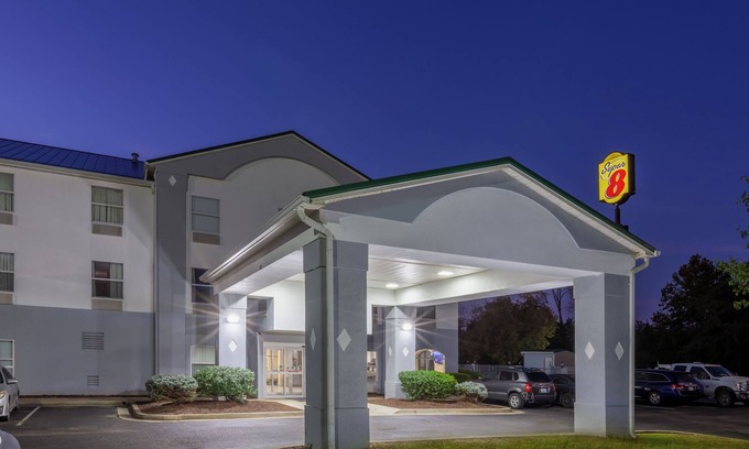 La Grange Hotel | Budget-Friendly Super 8 by Wyndham in La Grange, KY