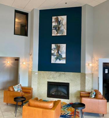 Lachenaie Hotel | Pet-Friendly Super 8 by Wyndham with Pool & Ocean Views
