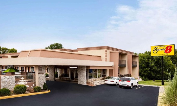 Sunset Hills Hotel | Budget-Friendly Stay at Super 8 by Wyndham Lawrence KU