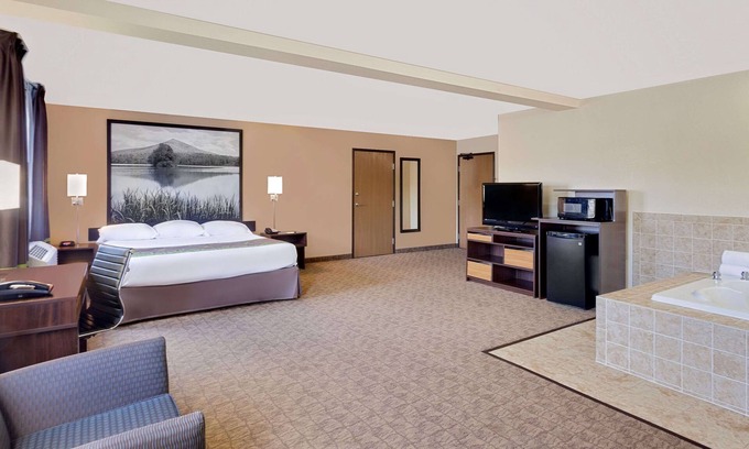 Lebanon Hotel | Comfortable Stay at Super 8 by Wyndham Lebanon with Breakfast