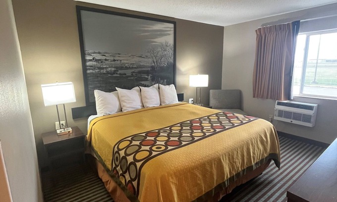 Lexington Hotel | Convenient Stay at Super 8 by Wyndham Lexington with Spa
