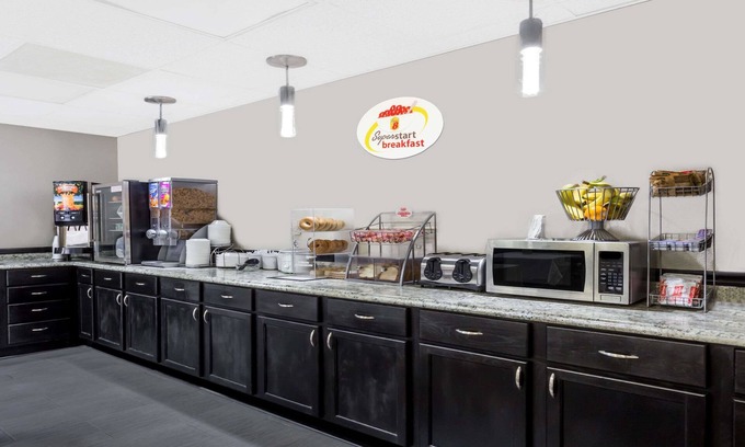 Logansport Hotel | Comfortable Stay at Super 8 by Wyndham Logansport