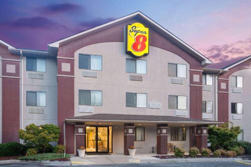 Lynchburg Hotel | Discover Super 8 by Wyndham Lynchburg VA with Great Amenities