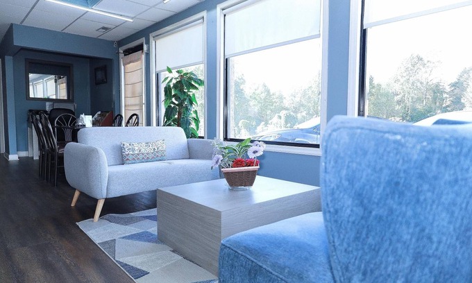 Marion Hotel | Budget-Friendly Super 8 by Wyndham Marion NC with Breakfast