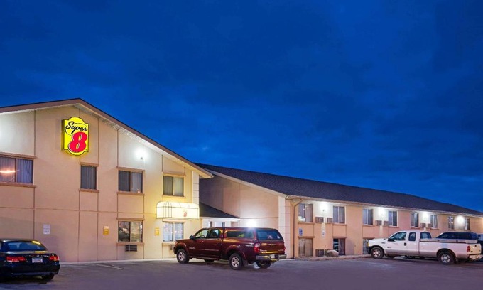 Marshall Hotel | Budget-Friendly Stay at Super 8 by Wyndham Marshall MN