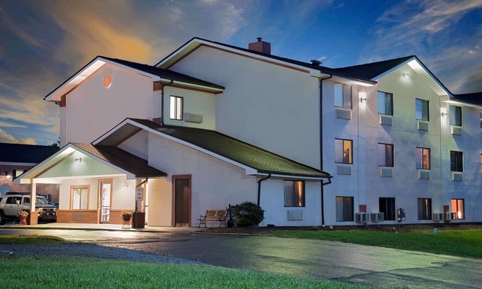 Martinsburg Hotel | Budget-Friendly Stay at Super 8 by Wyndham Martinsburg