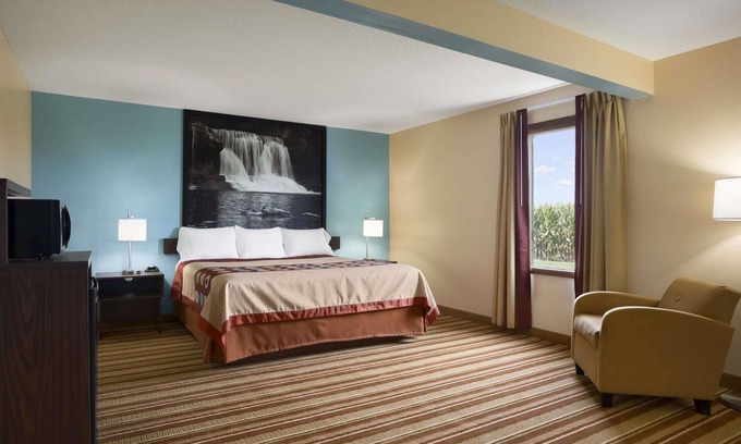 Mattoon Hotel | Discover Comfort at Super 8 by Wyndham Mattoon