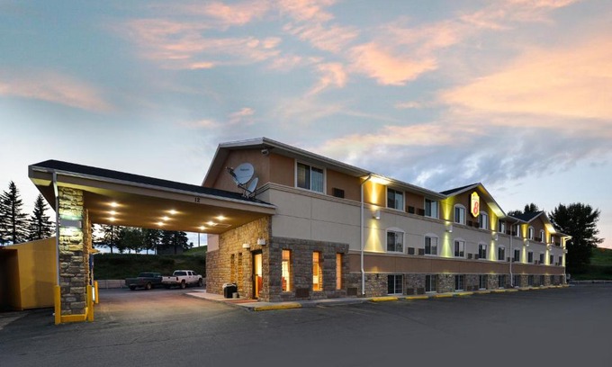 Minot Hotel | Budget-Friendly Stay at Super 8 by Wyndham Minot Airport