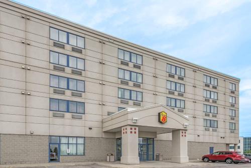 Gateway Hotel | Family-Friendly Stay at Super 8 by Wyndham Mississauga