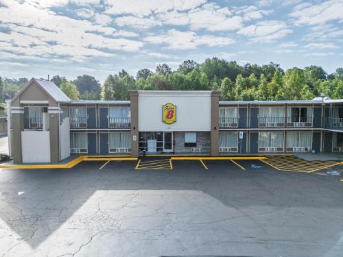 Morganton Hotel | Pet-Friendly Comfort at Super 8 by Wyndham Morganton