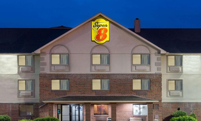 Dellslow Hotel | Convenient Stay at Super 8 by Wyndham Morgantown