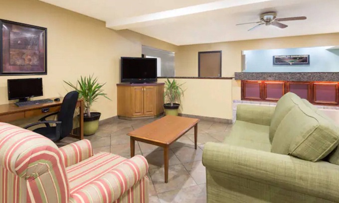 Dellslow Hotel | Budget-Friendly Stay at Super 8 by Wyndham Morgantown