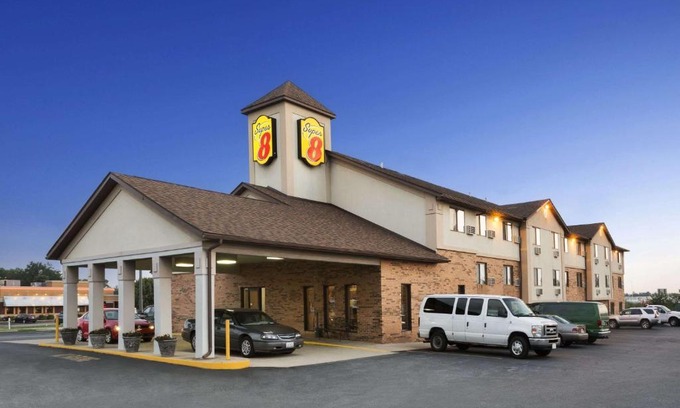 Mount Vernon Hotel | Affordable Comfort at Super 8 by Wyndham Mount Vernon, IL