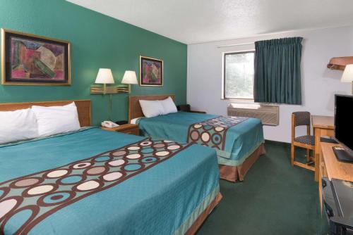 New Stanton Hotel | Pet-Friendly Comfort at Super 8 by Wyndham New Stanton