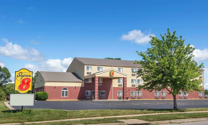 Ottawa Hotel | Budget-Friendly Stay at Super 8 by Wyndham Ottawa
