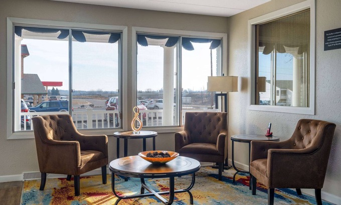 Owatonna Hotel | Convenient Super 8 by Wyndham Owatonna with Breakfast Included