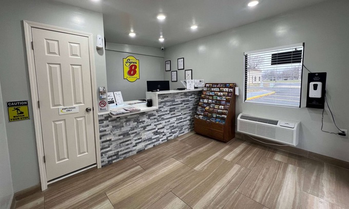 Paducah Hotel | Budget-Friendly Super 8 by Wyndham Paducah with Breakfast