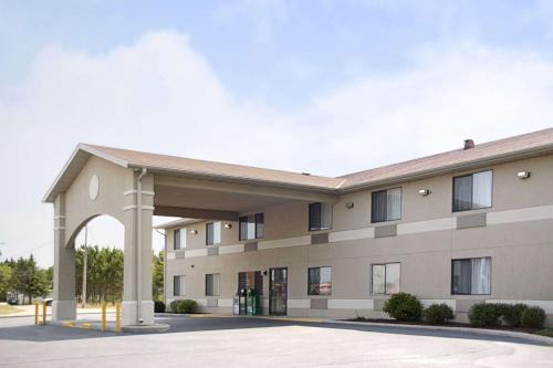 Park Rapids Hotel | Pet-Friendly Retreat at Super 8 by Wyndham Park Rapids