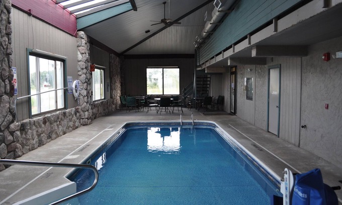 Petoskey Hotel | Comfortable Stay at Super 8 by Wyndham Petoskey with Pool
