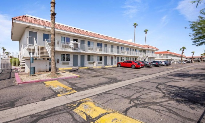 Alhambra Hotel | Budget-Friendly Stay at Super 8 by Wyndham Phoenix West