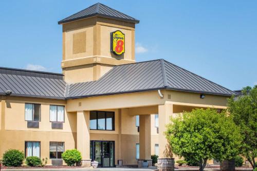 Powdersville Hotel | Budget-Friendly Stay at Super 8 by Wyndham Piedmont