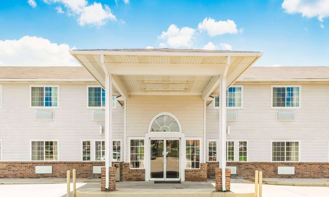 Platte City Hotel | Budget-Friendly Stay at Super 8 by Wyndham Platte City