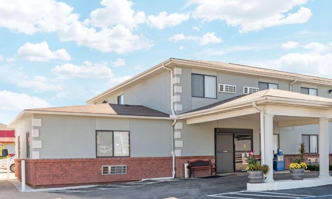 Poplar Bluff Hotel | Budget-Friendly Stay at Super 8 by Wyndham Poplar Bluff