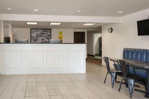Nasons Corner Hotel | Comfortable Stay at Super 8 by Wyndham Portland/Westbrook