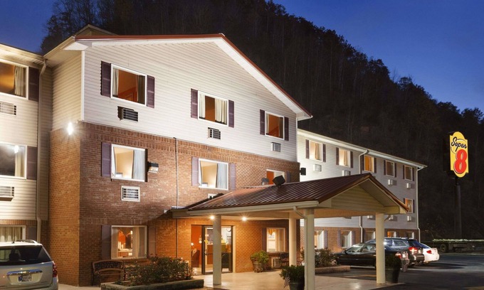 Prestonsburg Hotel | Convenient Stay at Super 8 by Wyndham Prestonsburg