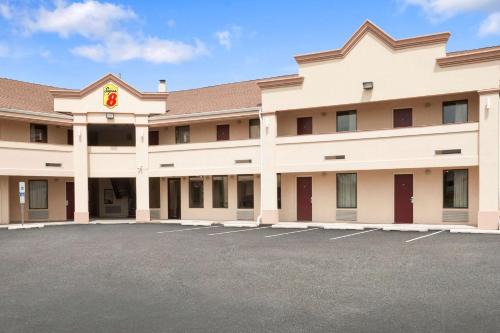 Rahway Hotel | Budget-Friendly Stay at Super 8 by Wyndham Rahway/Newark